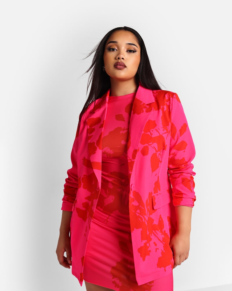 Front of a model wearing a size 4x Rebdolls Women's Denise Floral Print Oversized Blazer in Pink by Rebdolls. | dia_product_style_image_id:327772